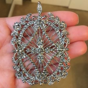 Elegantly designed necklace pendant